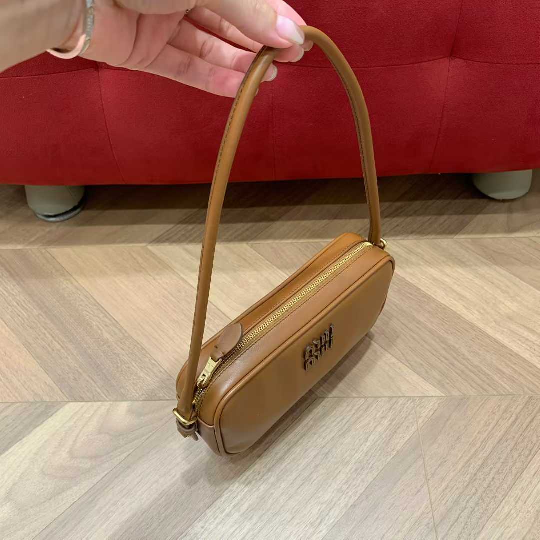 Miu Miu Leather pouch view 5