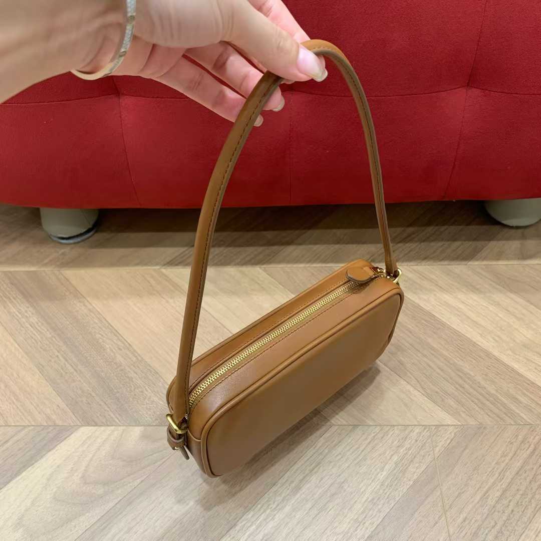 Miu Miu Leather pouch view 6