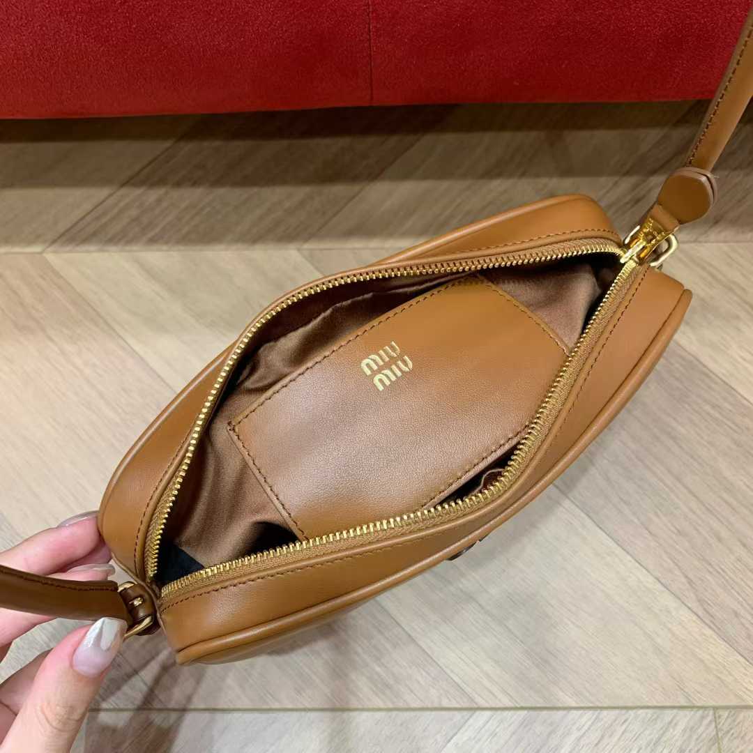 Miu Miu Leather pouch view 9