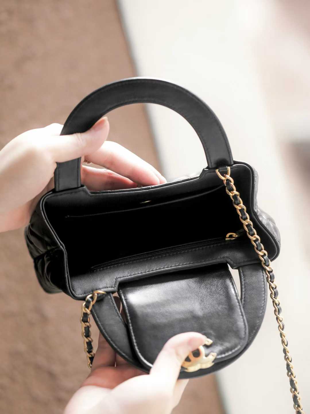 Chanel 25a Kelly Bag view 3