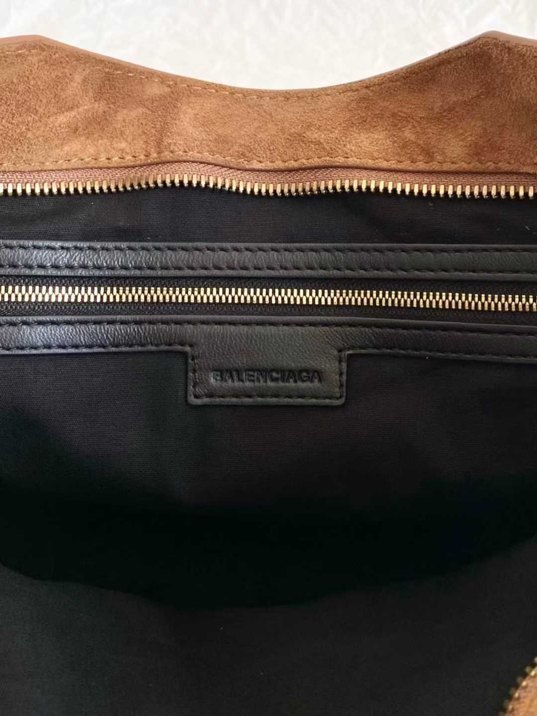 Balenciaga Women’s Le City Bag Medium in Light Espresso view 7
