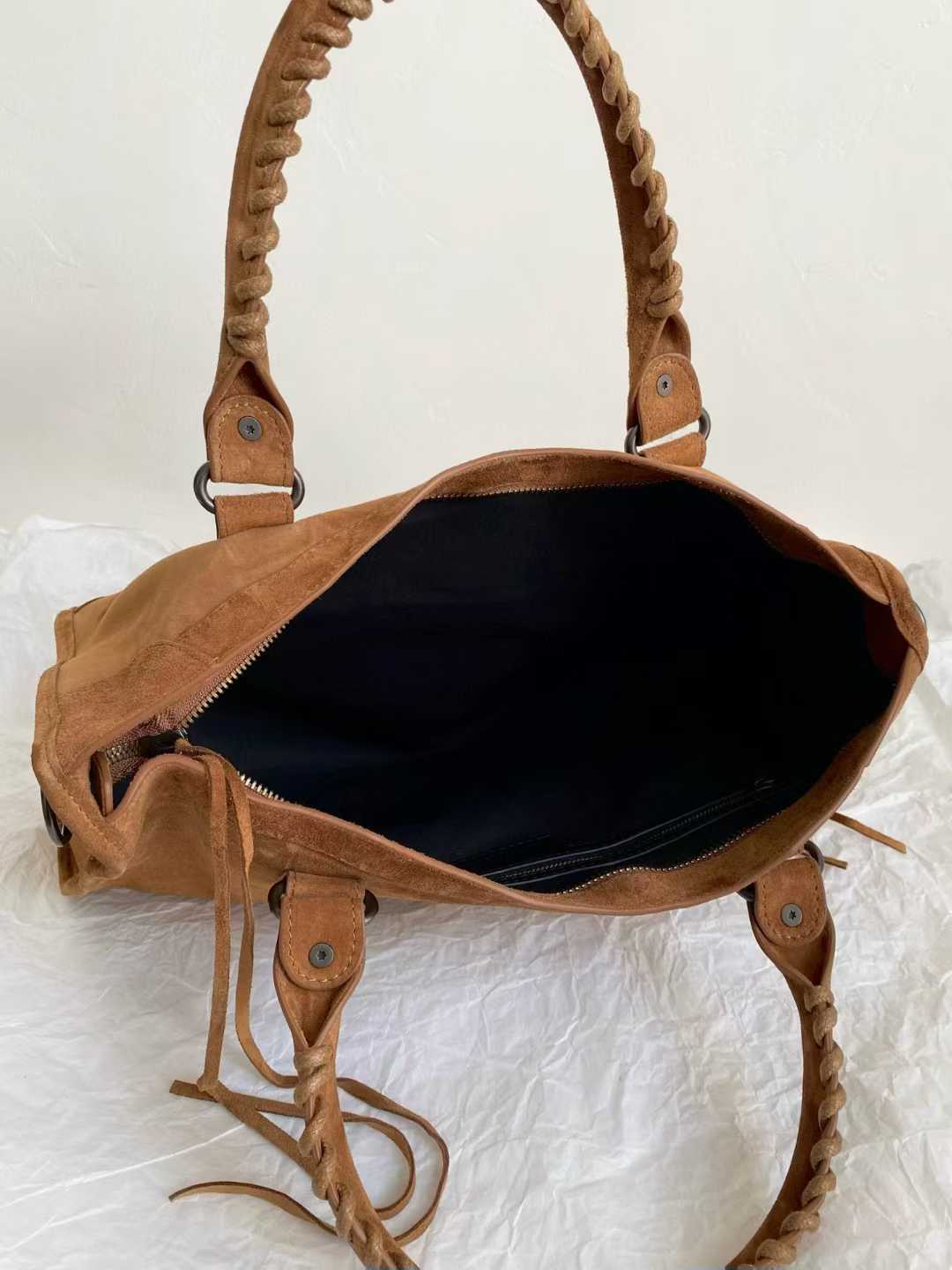 Balenciaga Women’s Le City Bag Medium in Light Espresso view 9