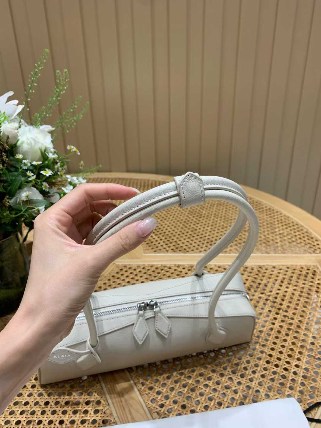 Alaïa Le Tecket Bag view 4
