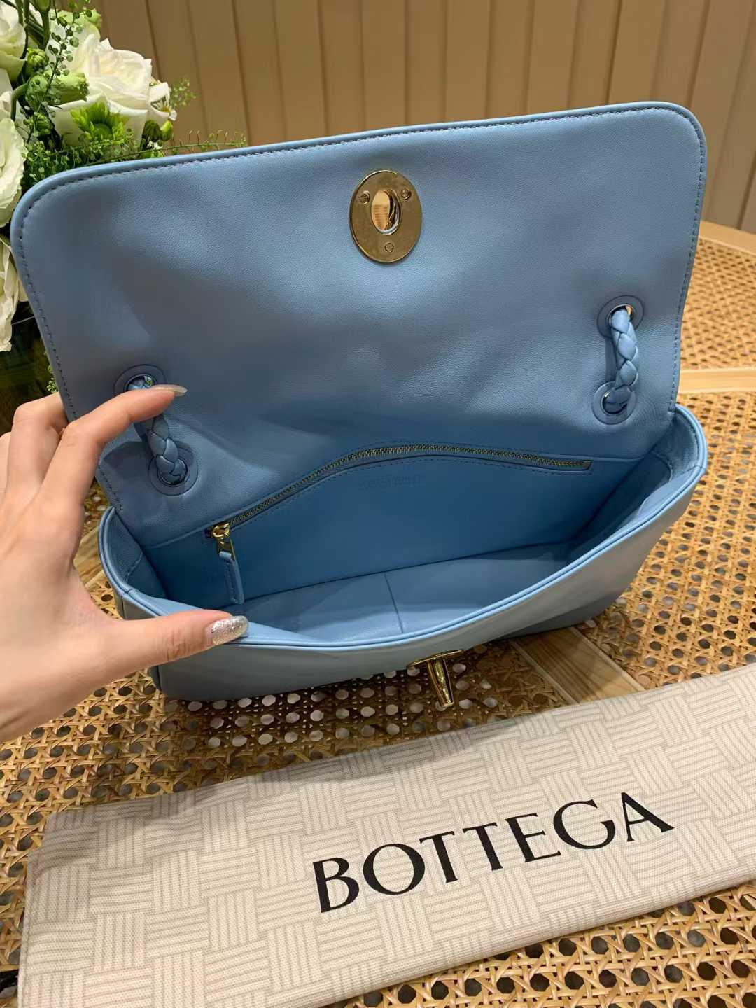 Bottega Veneta Madison view 18
