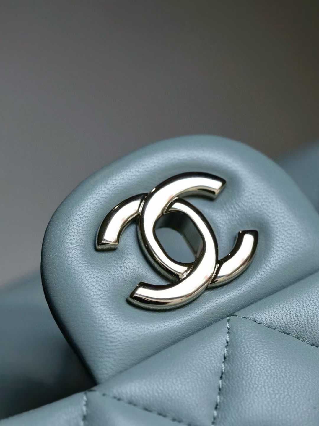 Chanel Flap Bag view 4