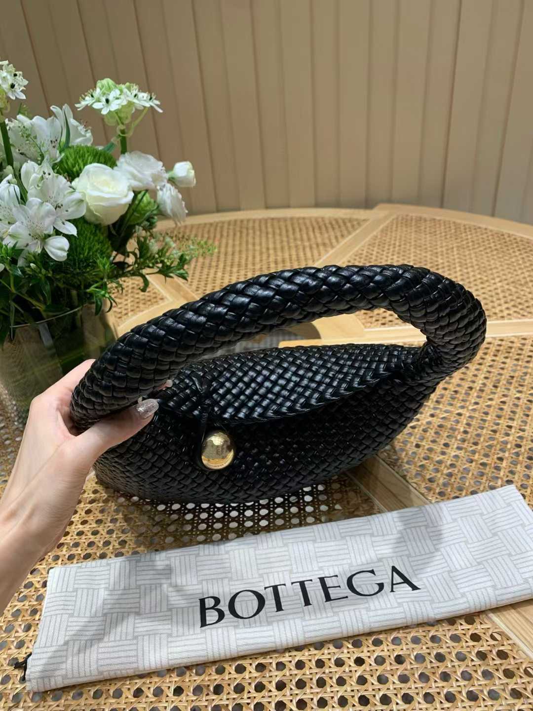 Bottega Veneta Tosca Baci view 2