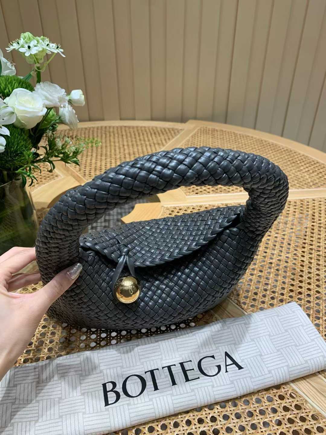 Bottega Veneta Tosca Baci view 2