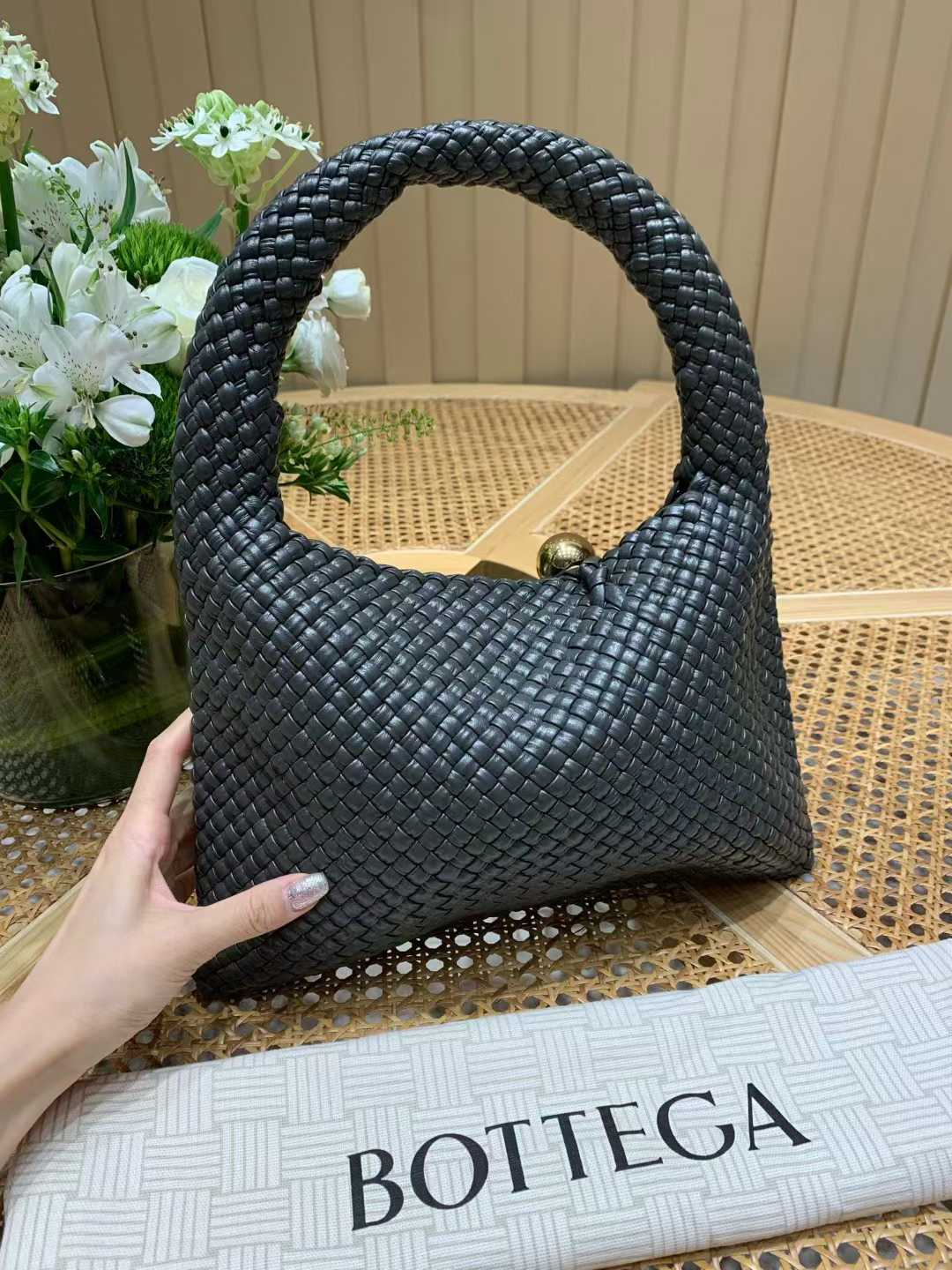Bottega Veneta Tosca Baci view 4