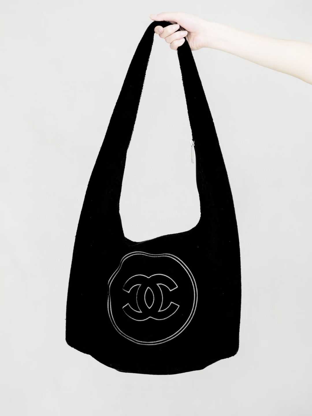Chanel 25m Coco Baech Bag view 1