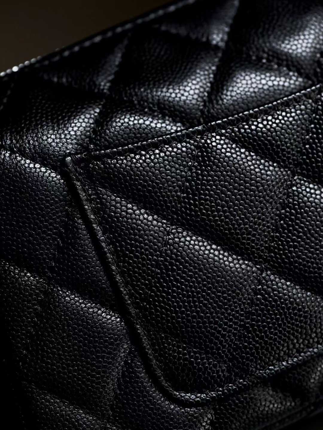 Chanel 25B Clutch with chain view 9