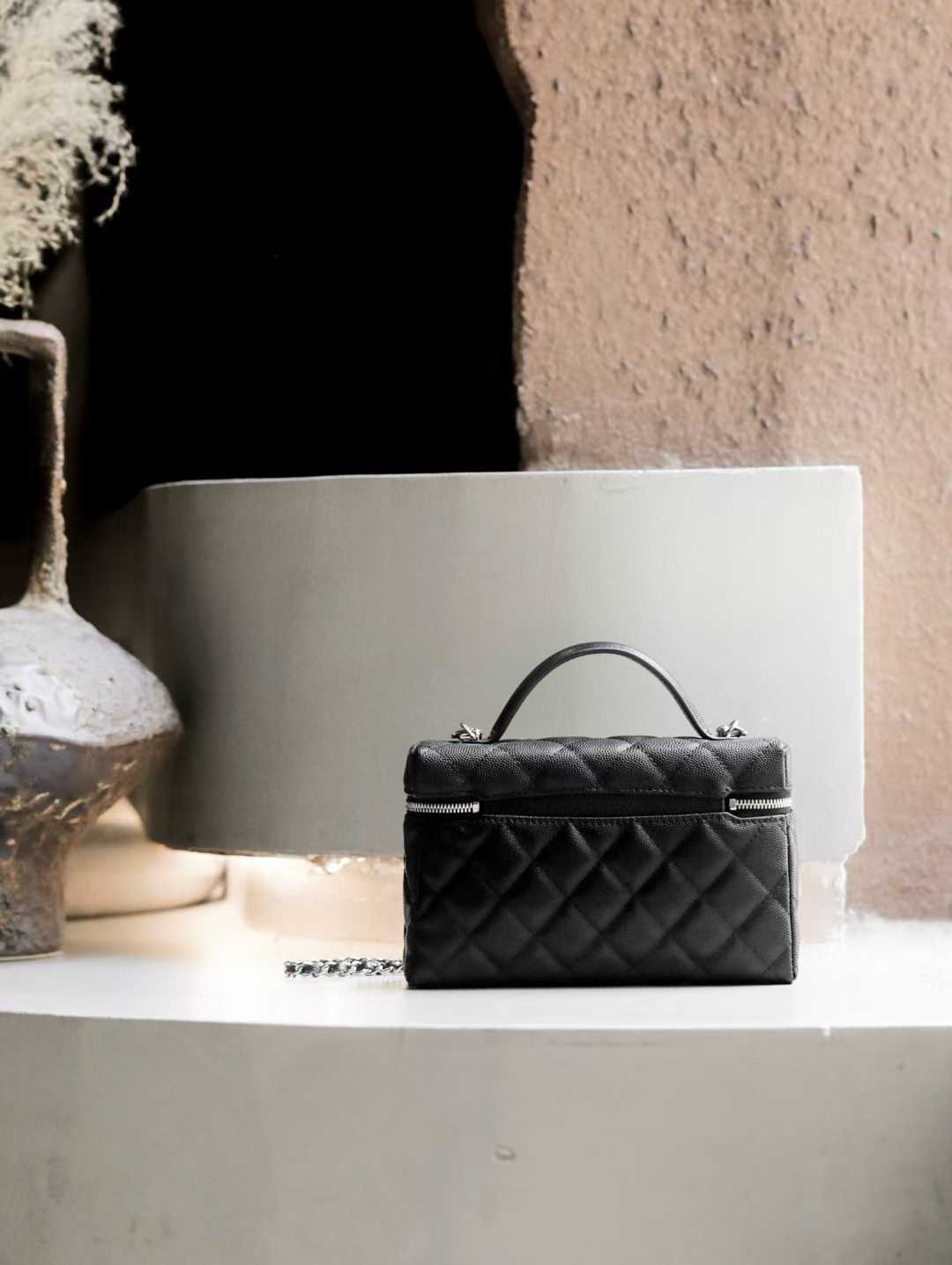 Chanel 25B Clutch with chain view 2