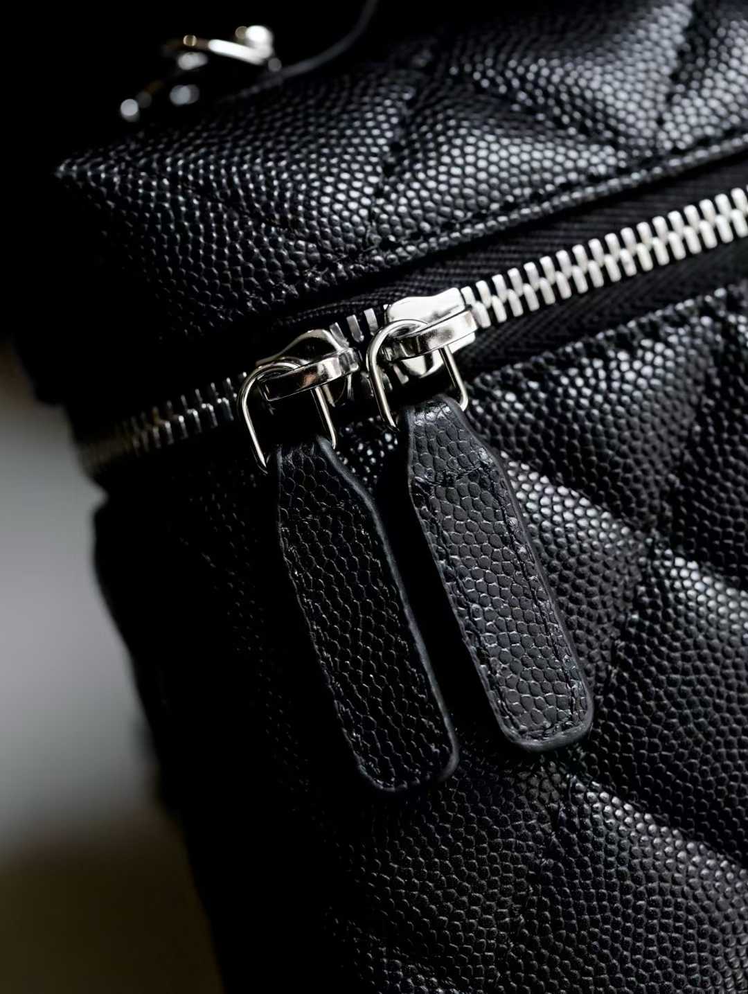Chanel 25B Clutch with chain view 3