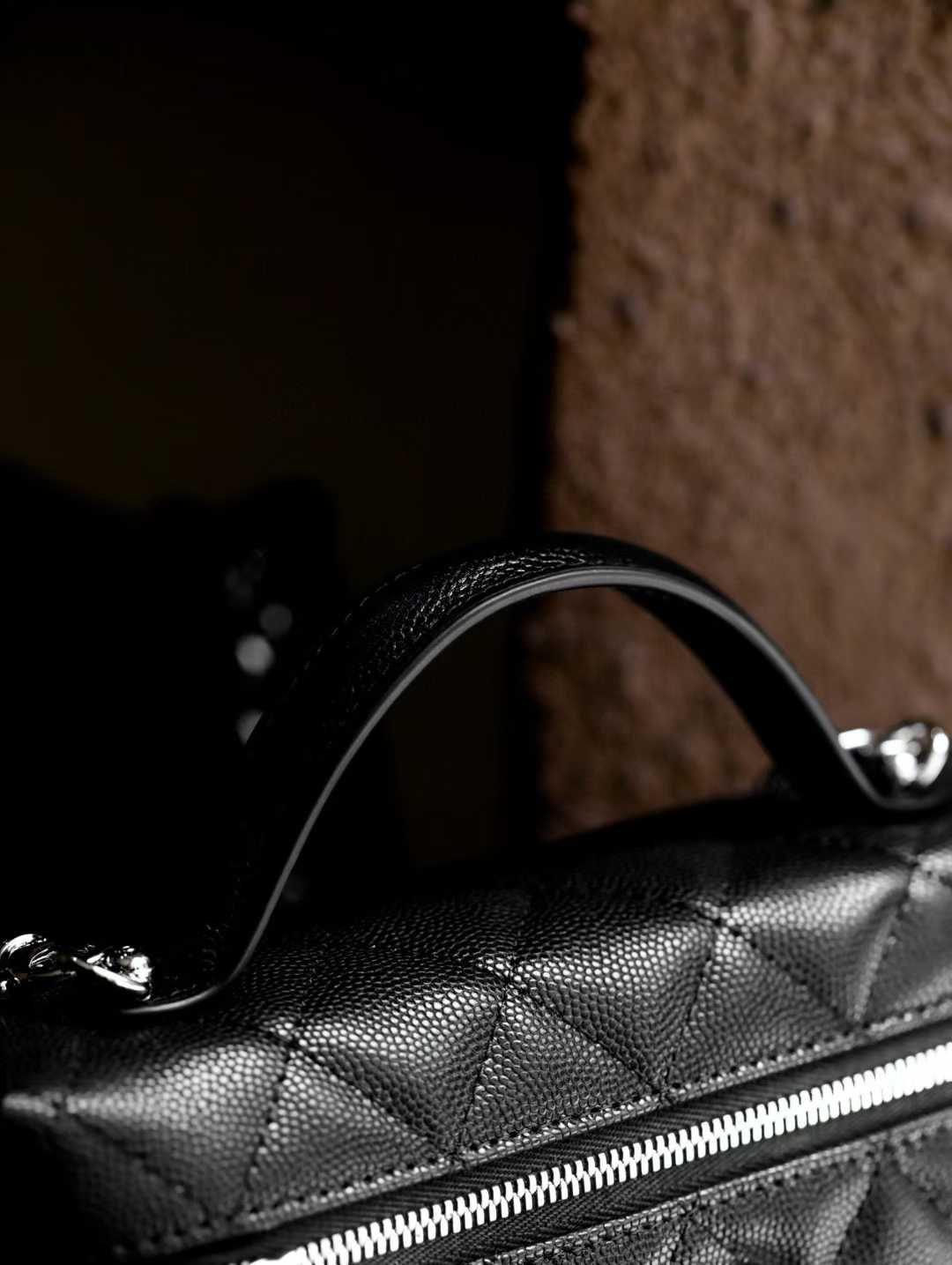 Chanel 25B Clutch with chain view 7