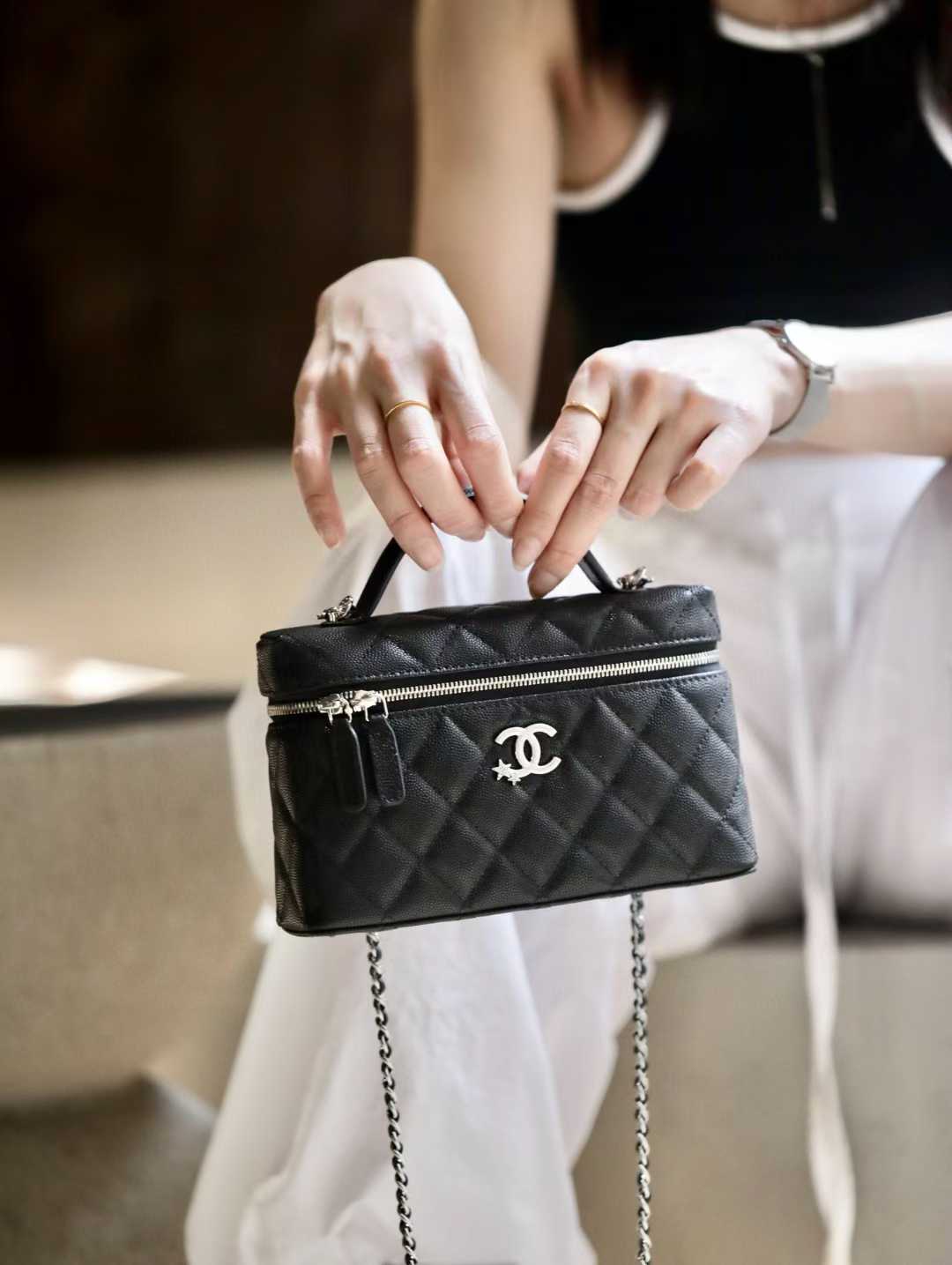 Chanel 25B Clutch with chain view 9
