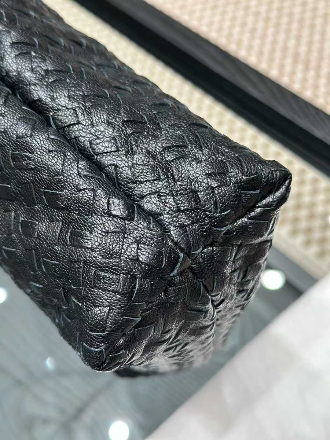 The Row LILOU 2025 Weave tote bags view 5