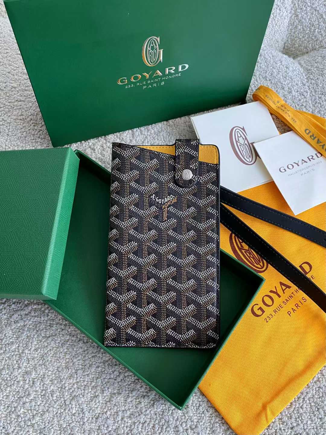 Goyard Mobile bag view 1