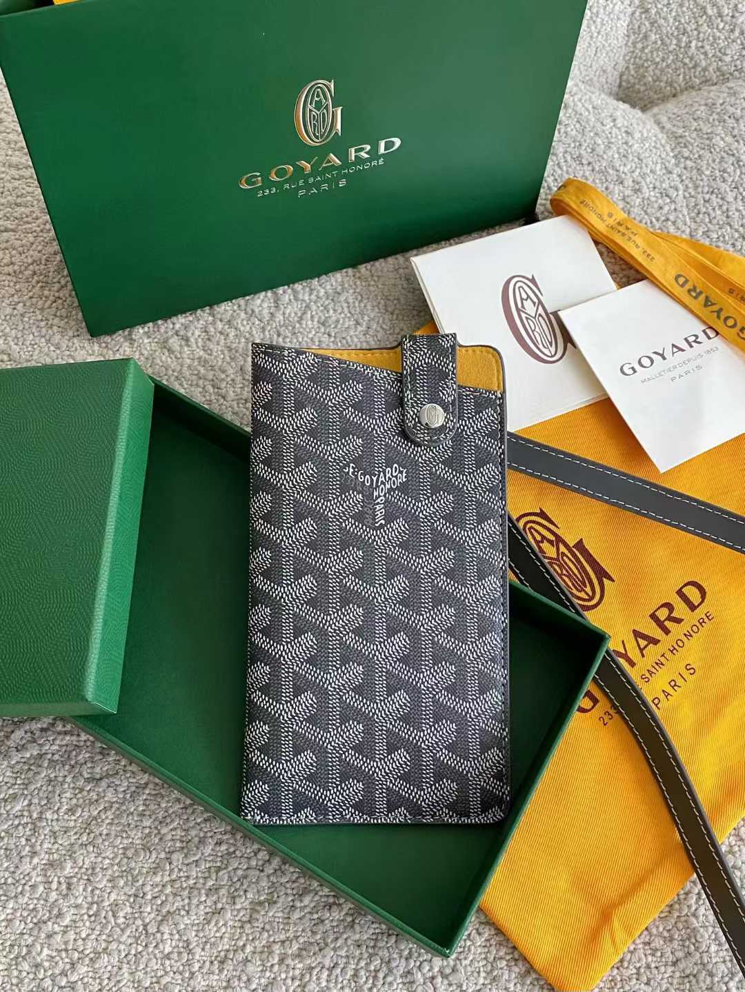 Goyard Mobile bag view 16