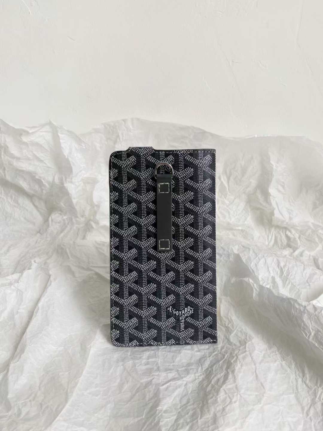 Goyard Mobile bag view 17