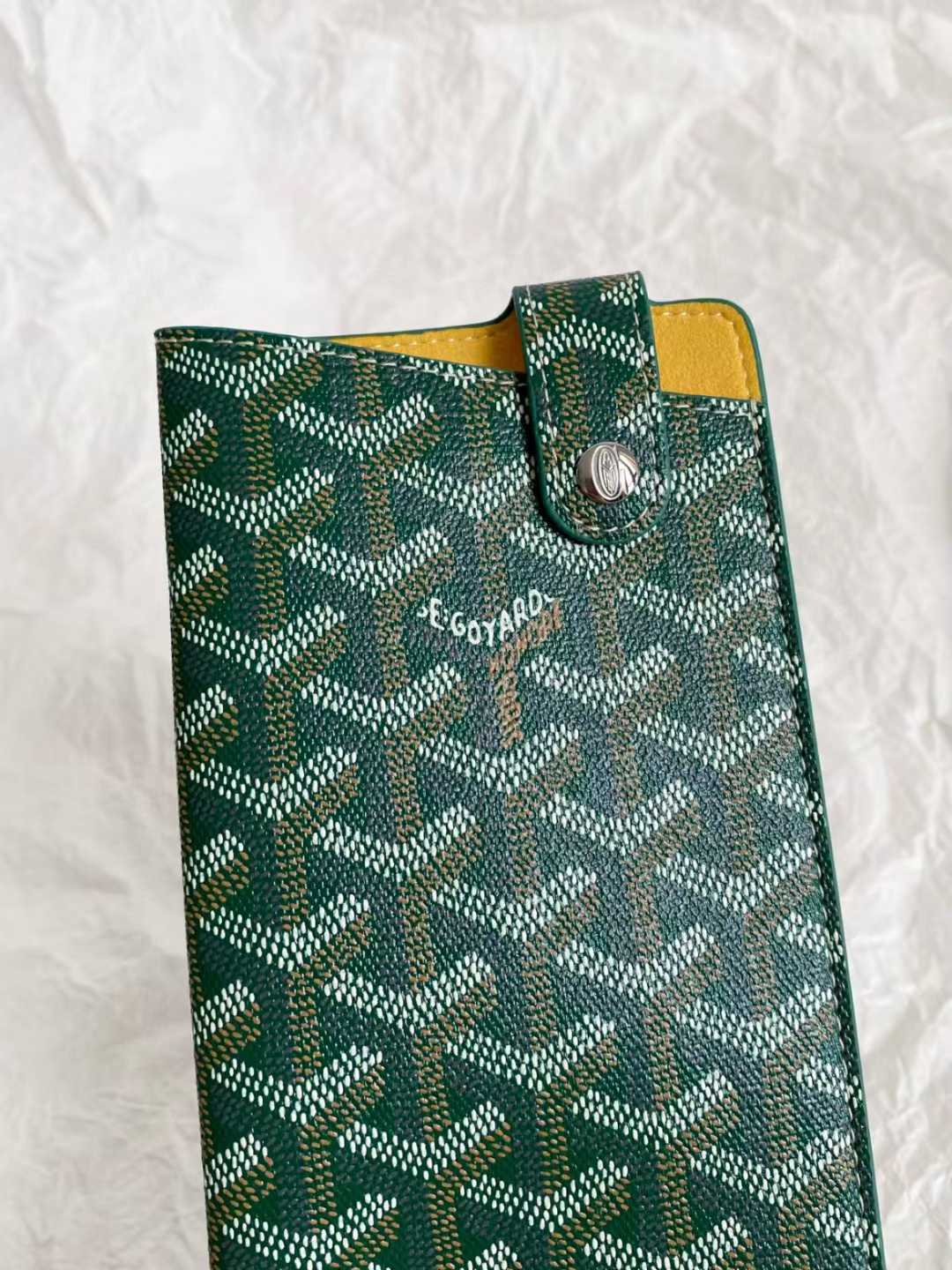 Goyard Mobile bag view 25
