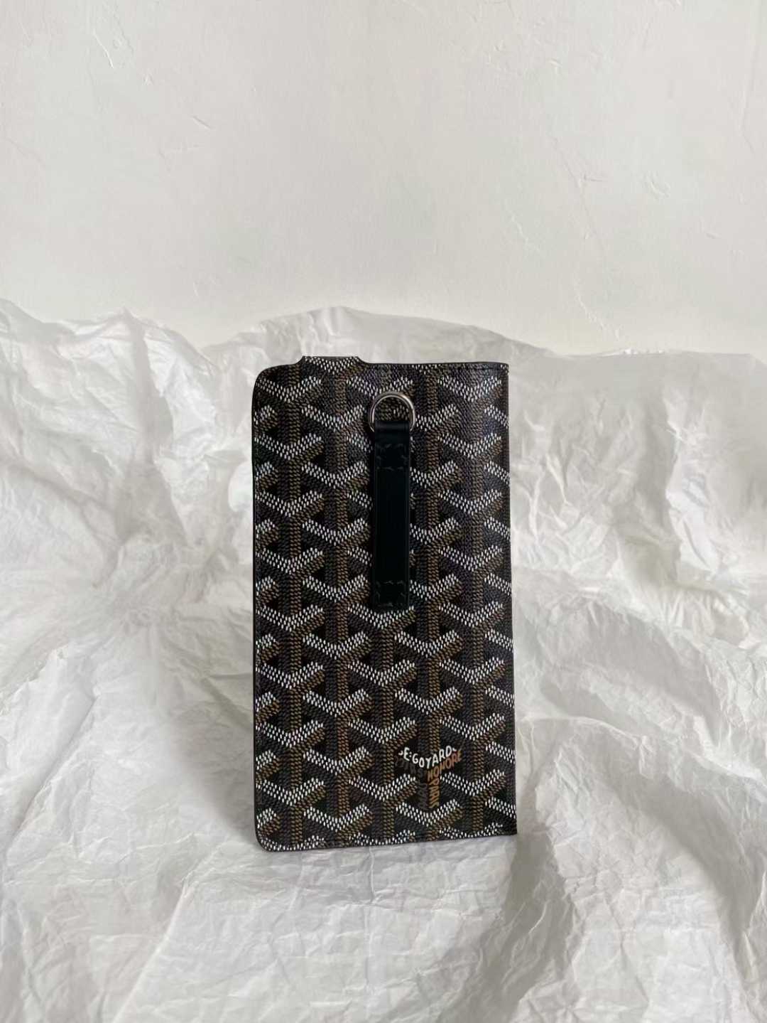 Goyard Mobile bag view 3