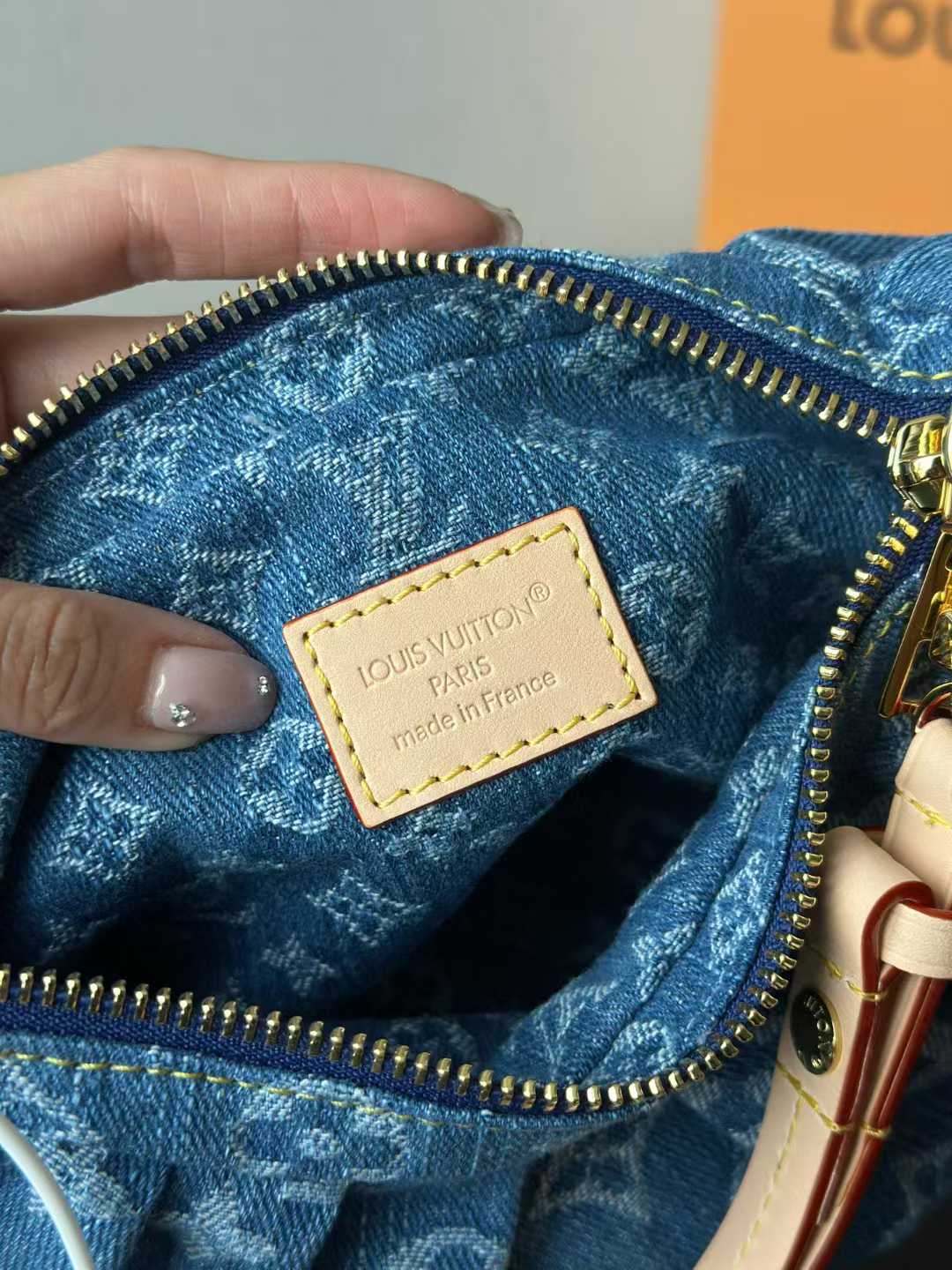 Louis Vuitton Pochette Valley Bag M13571 view 6