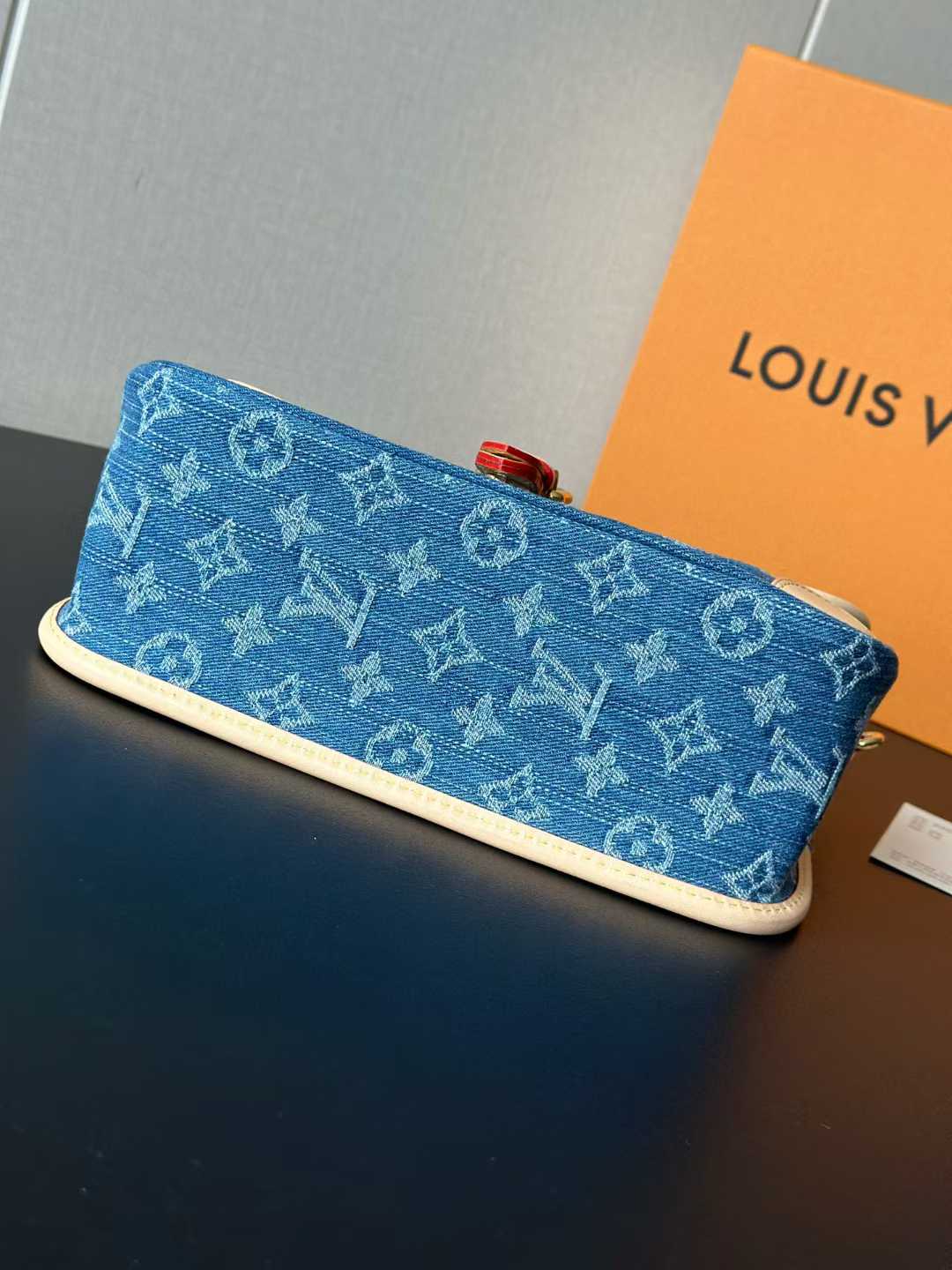 Louis Vuitton Diane Bag M13070 view 5