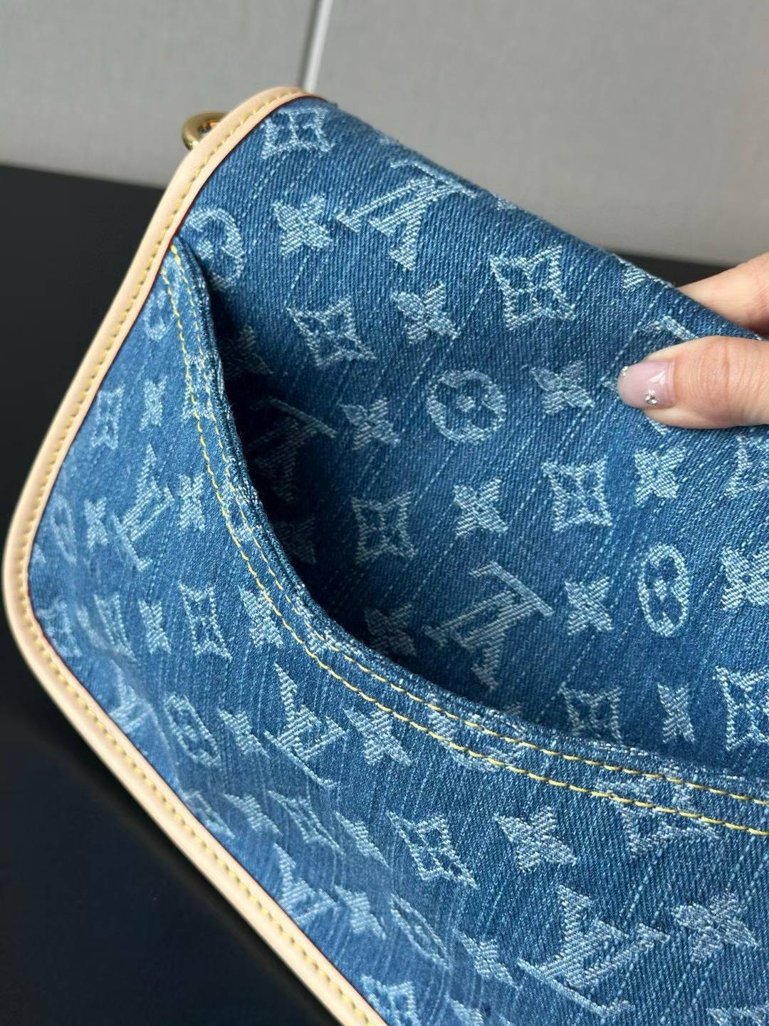Louis Vuitton Diane Bag M13070 view 7