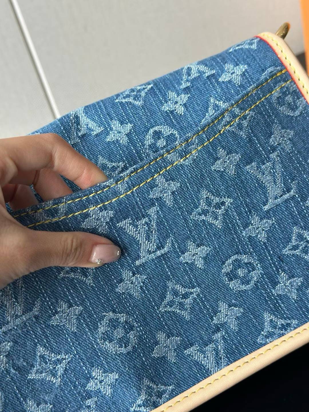 Louis Vuitton Diane Bag M13070 view 8