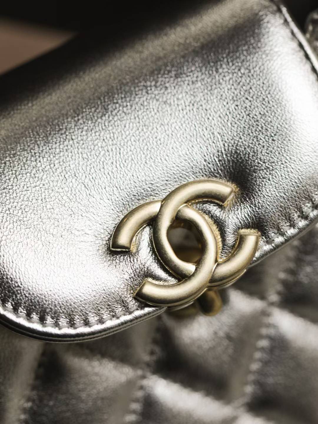 Chanel 25P Shopping Bag view 4