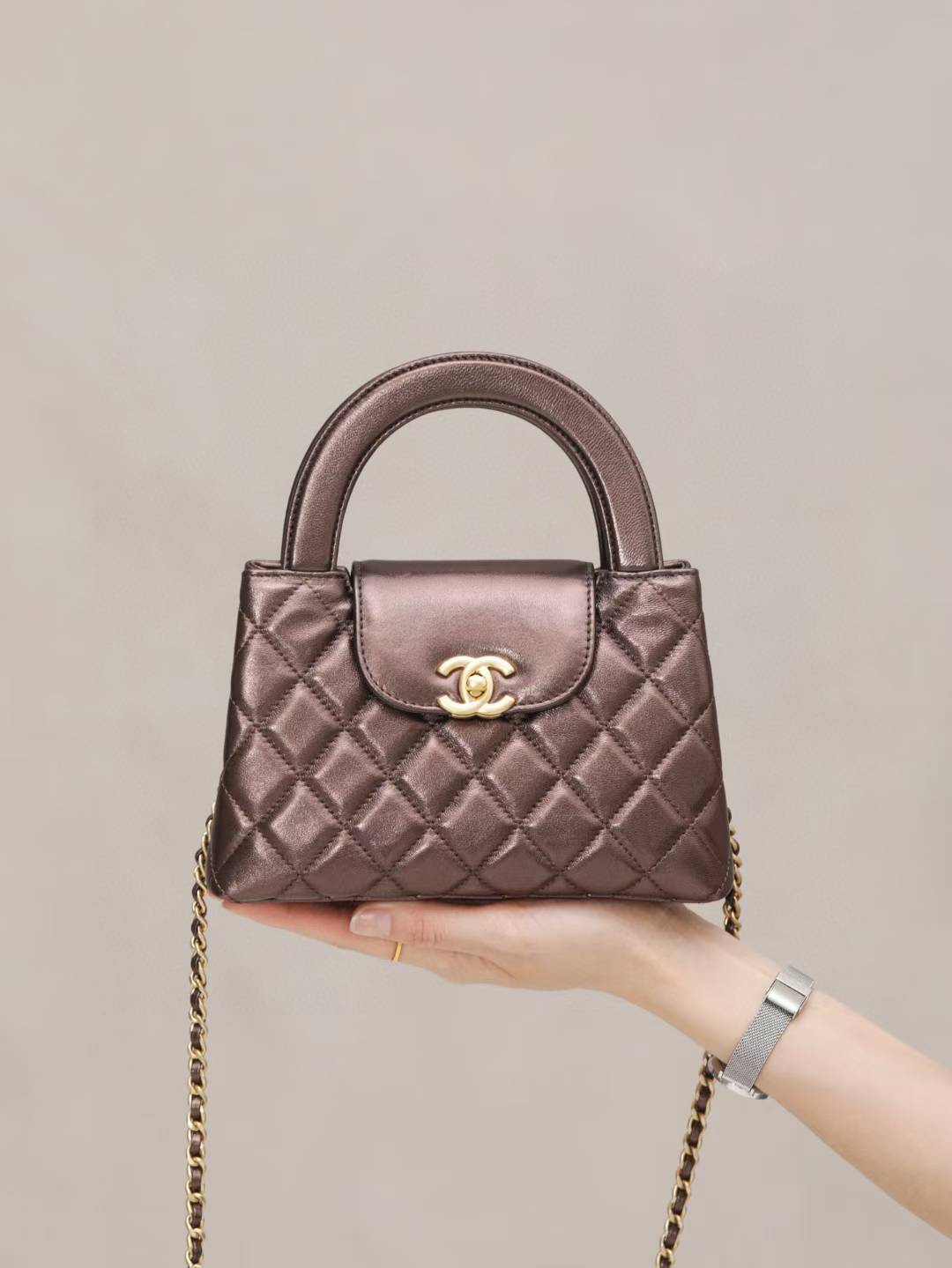 Chanel 25P Shopping bag view 1