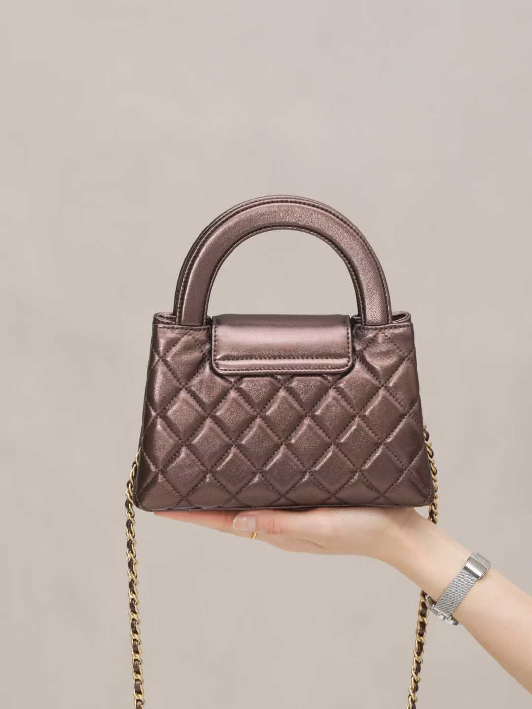 Chanel 25P Shopping bag view 2