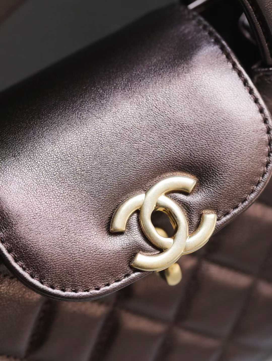 Chanel 25P Shopping bag view 3