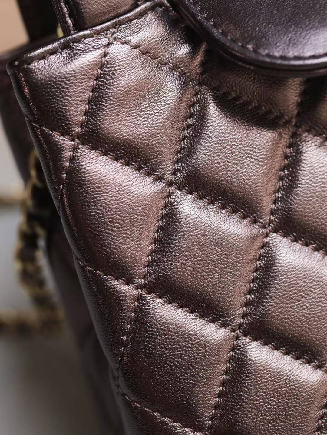 Chanel 25P Shopping bag view 4