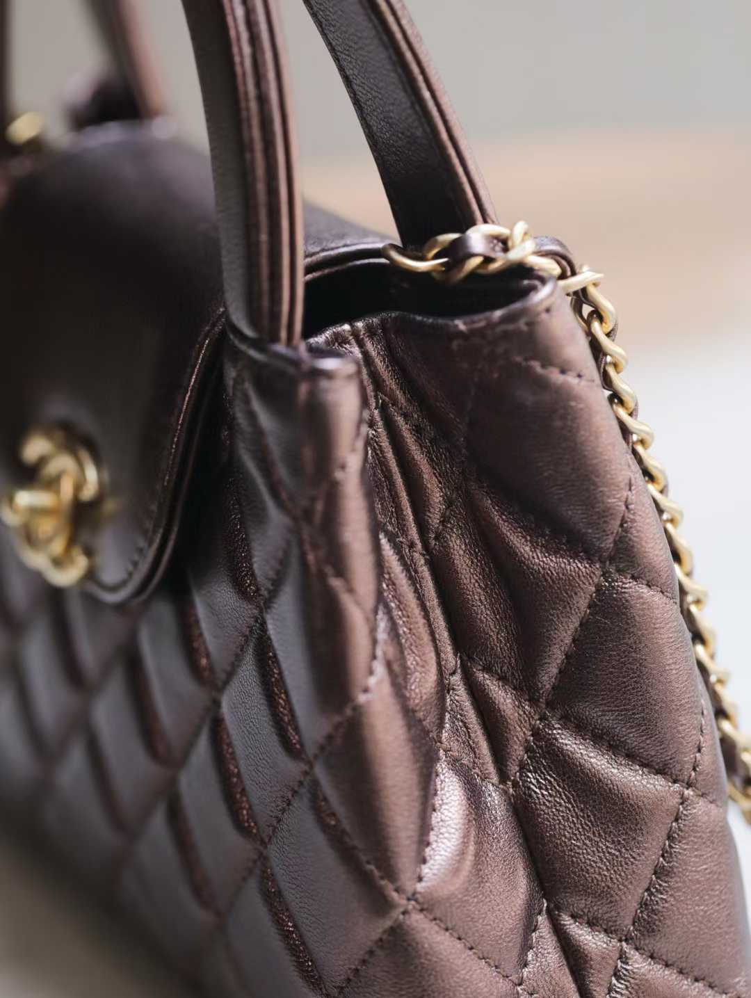 Chanel 25P Shopping bag view 5
