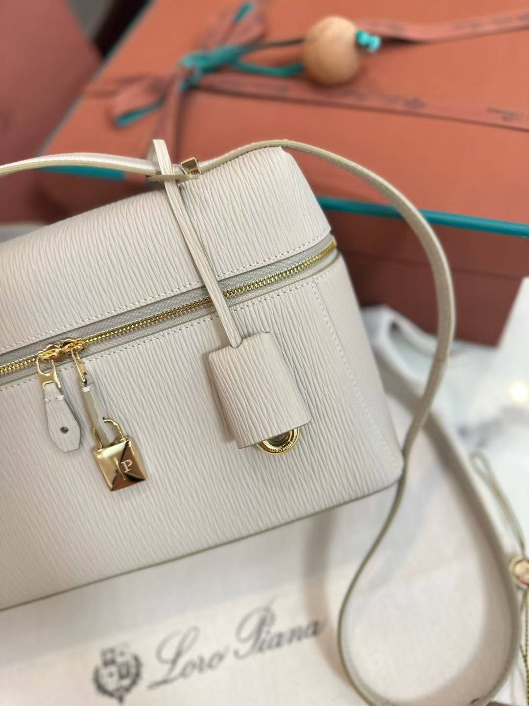 Loro Piana Extra bag 27 view 3