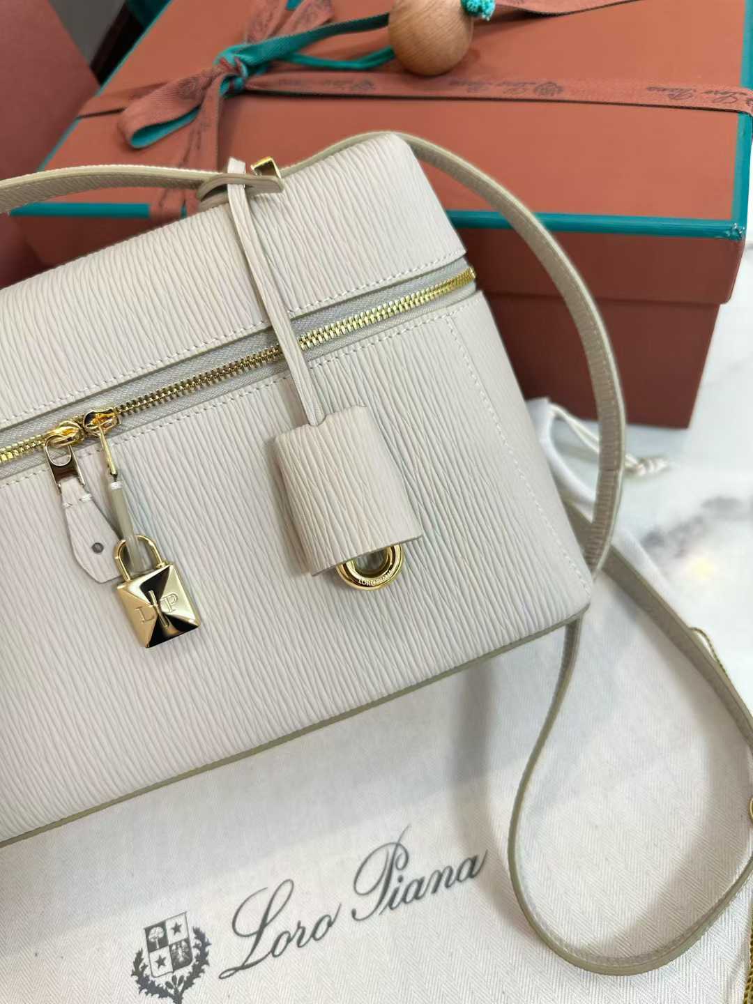 Loro Piana Extra bag 27 view 4