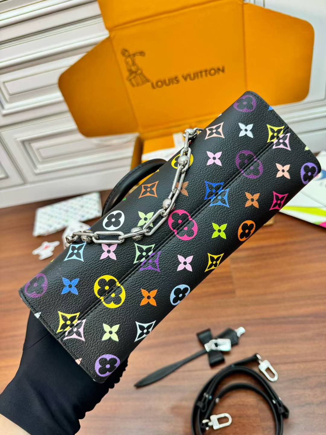 Louis Vuitton X M13206 view 5