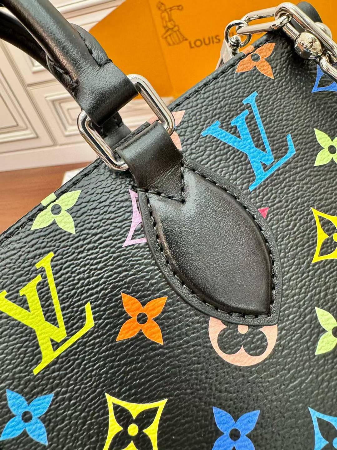 Louis Vuitton X M13206 view 8