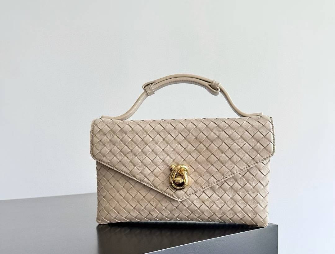 Bottega Veneta Knot Lock view 1