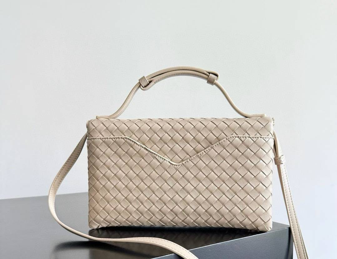Bottega Veneta Knot Lock view 2