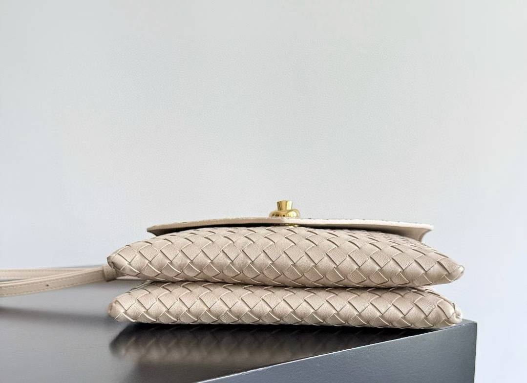 Bottega Veneta Knot Lock view 4