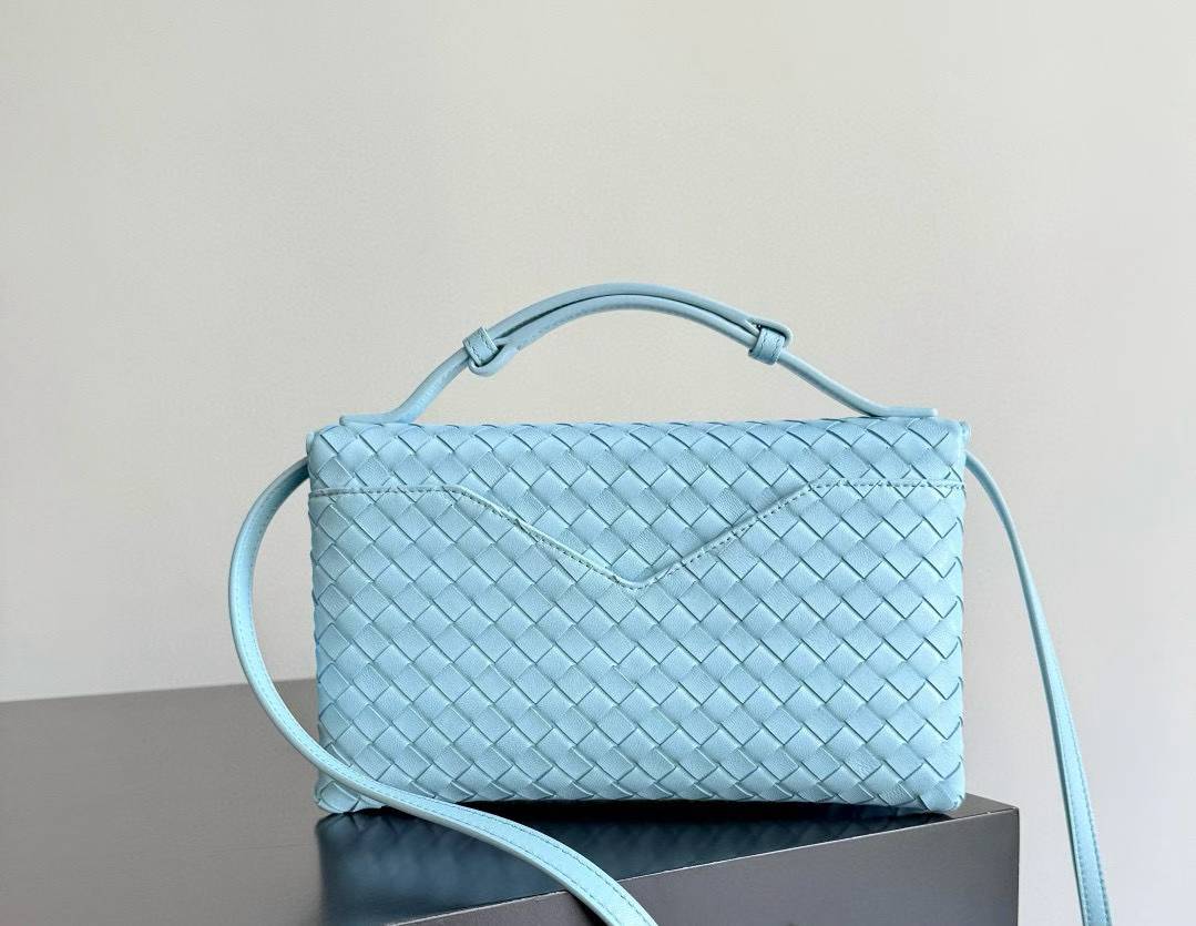 Bottega Veneta Knot Lock view 2