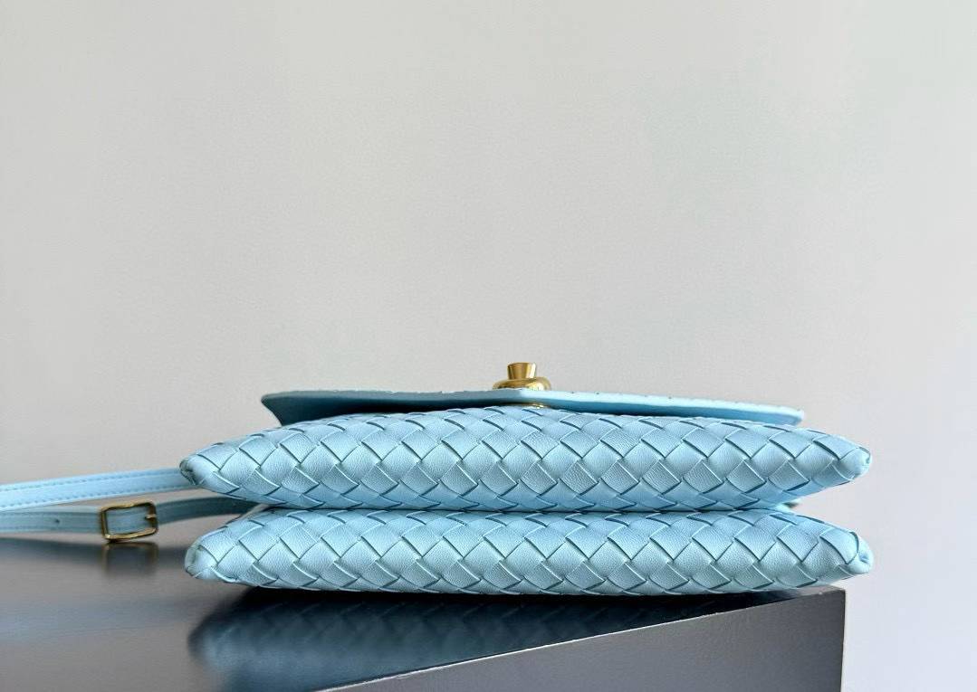 Bottega Veneta Knot Lock view 4