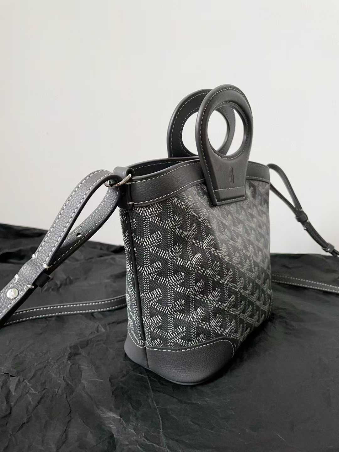 Goyard Beluga Mini Bag view 3