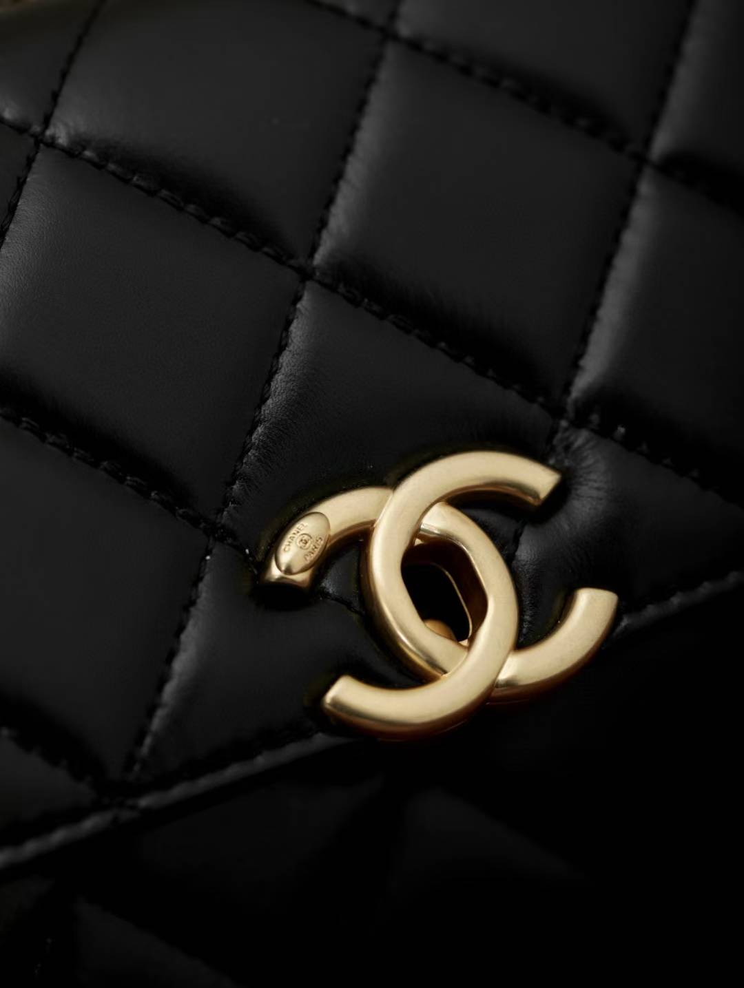 Chanel Classic flip bag view 5