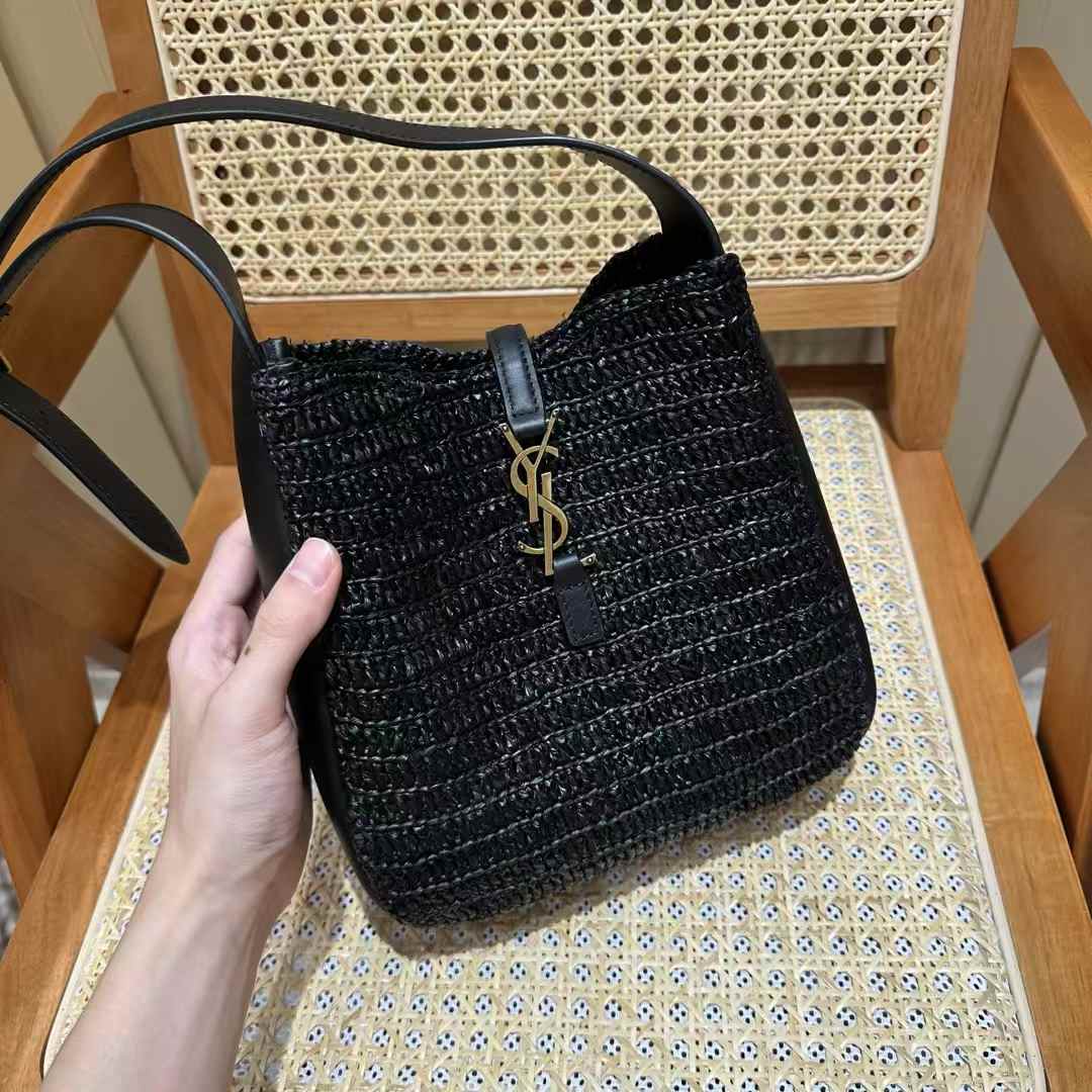 Saint Laurent LE 5 À 7 supple small in raffia and leather view 1