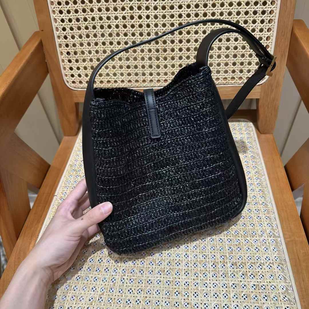 Saint Laurent LE 5 À 7 supple small in raffia and leather view 3
