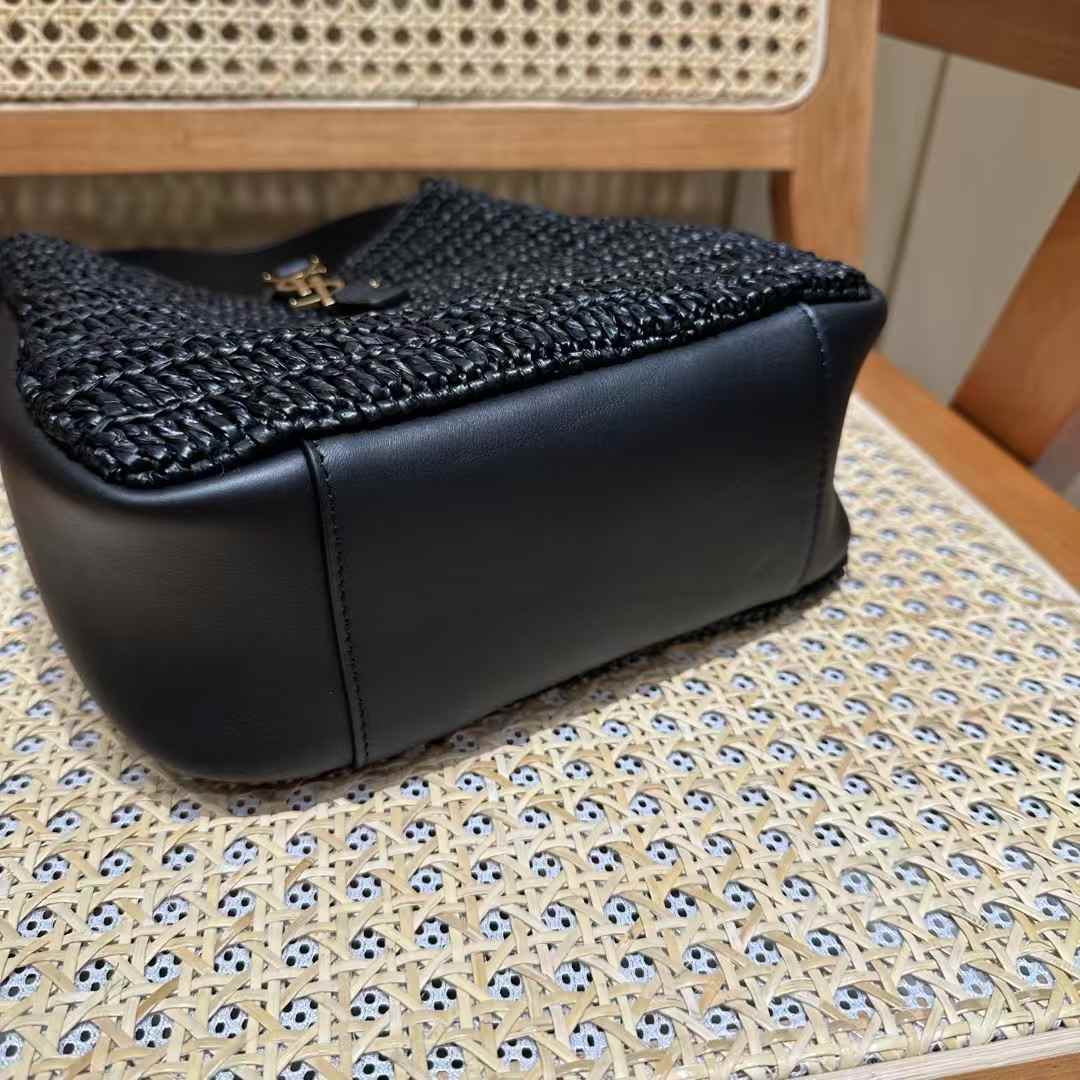 Saint Laurent LE 5 À 7 supple small in raffia and leather view 4
