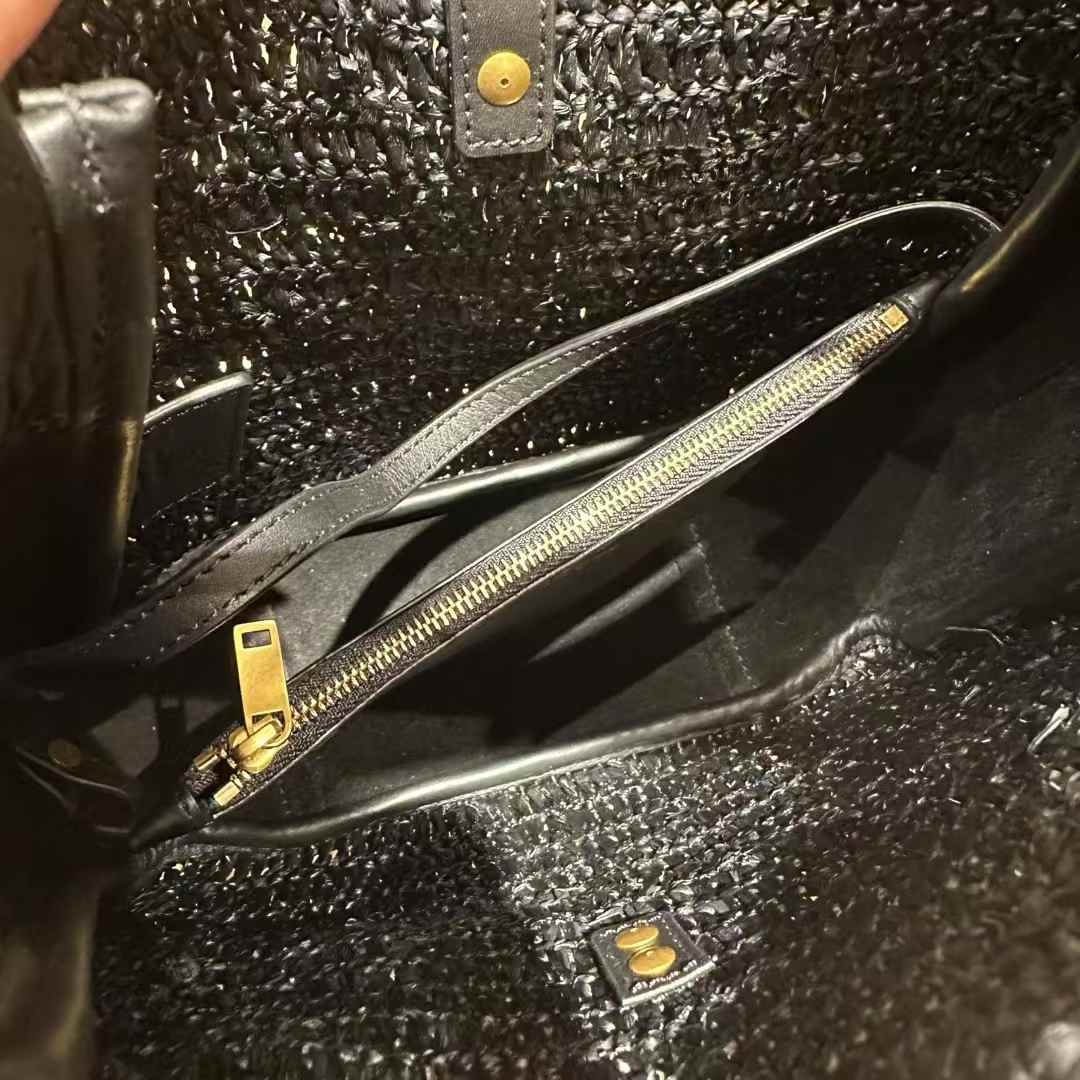 Saint Laurent LE 5 À 7 supple small in raffia and leather view 6