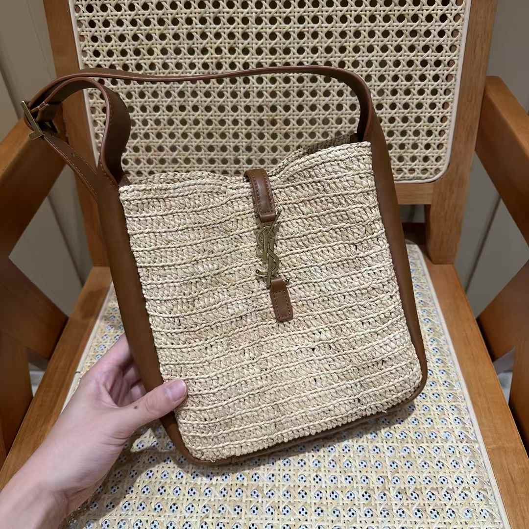 Saint Laurent LE 5 À 7 supple small in raffia and leather view 1